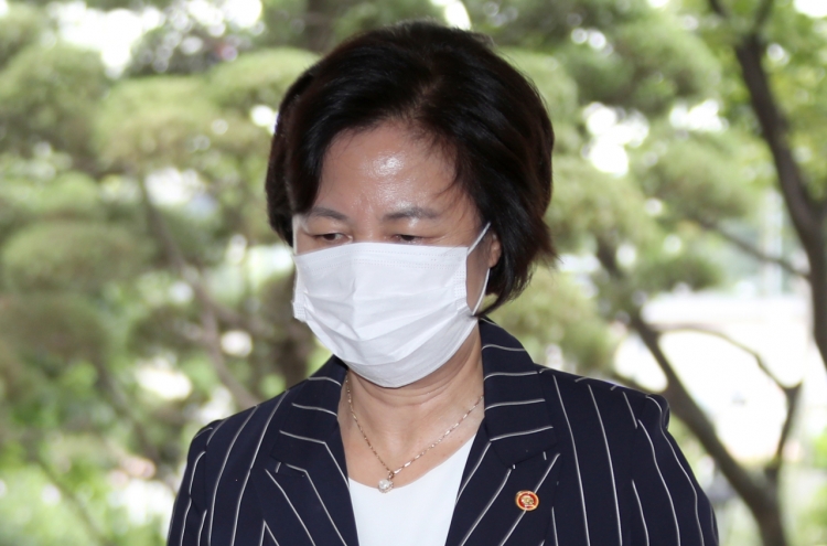 [Newsmaker] Justice minister apologizes over alleged power abuse scandal involving her son