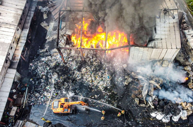 [Newsmaker] 2 killed in fire at waste recycling facility
