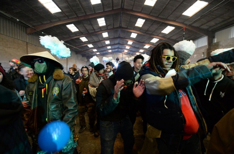 프랑스 '광란의 신년파티' 36시간만에 종료…1천200여명 과태료