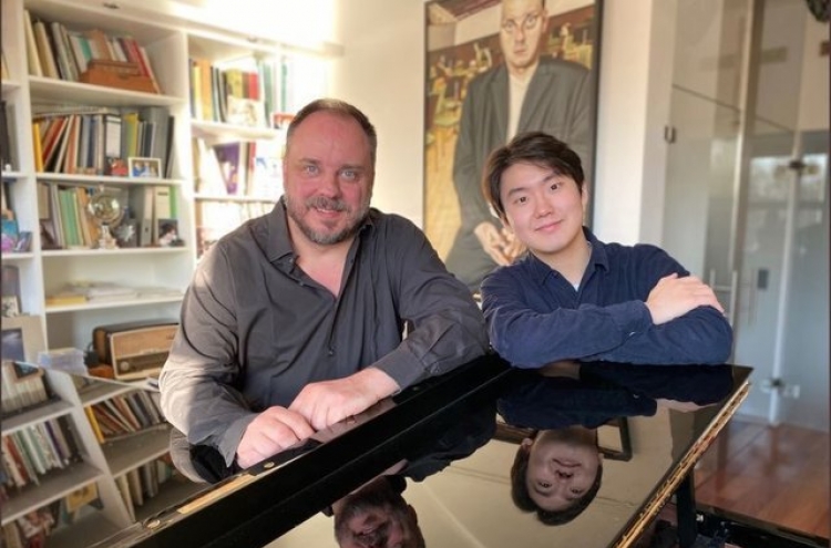 Pianist Cho Seong-jin collaborates with German baritone on new album