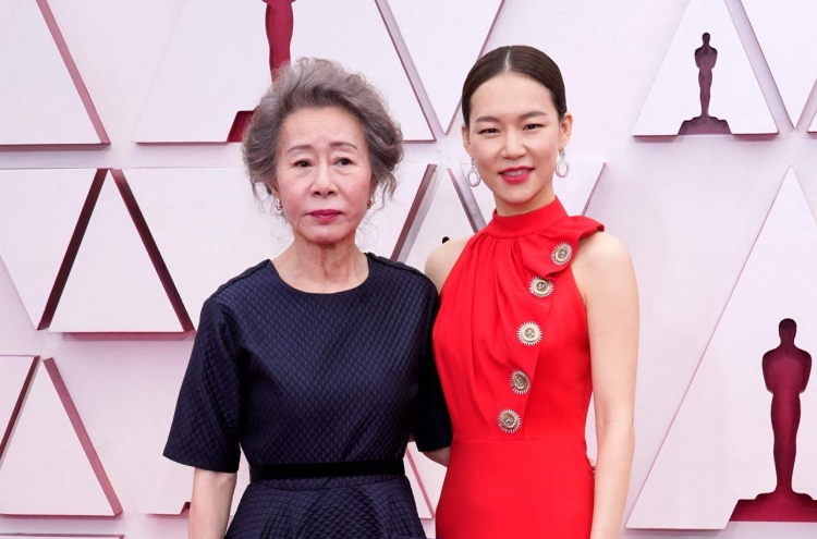 ‘Minari family’ rocks red carpet at Oscars