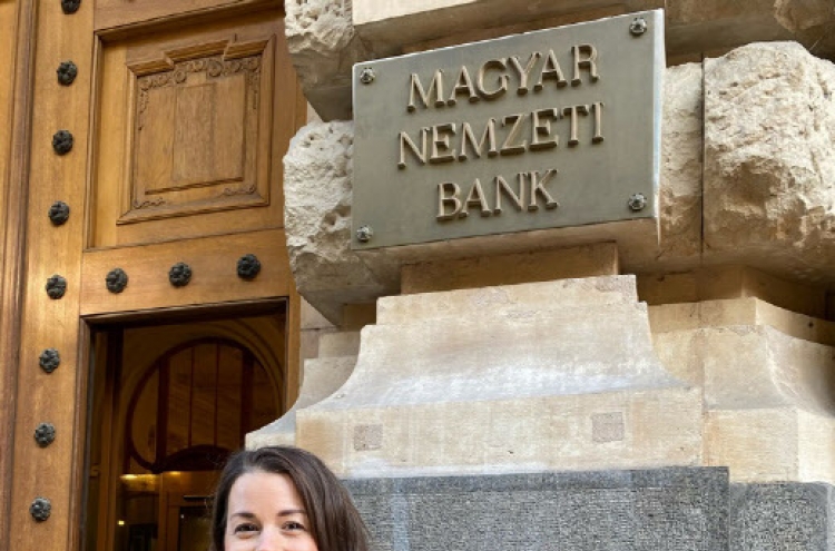 Shinhan Bank opens Hungary office