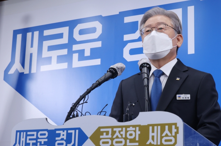 Gyeonggi gov. begins presidential race in earnest as pressure grows