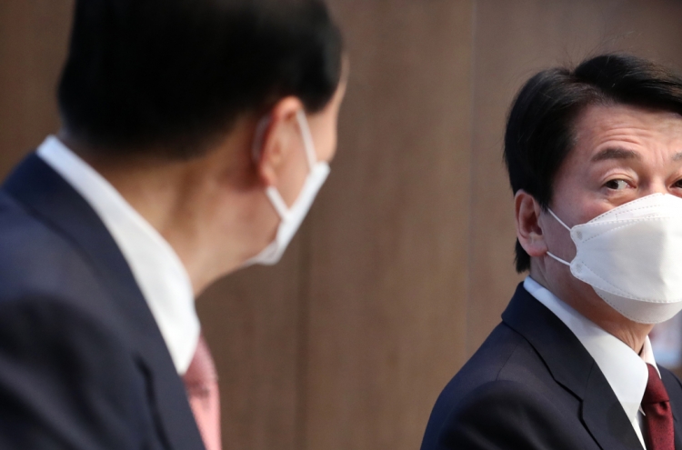 Opposition merger adds to Ahn’s career of withdrawal