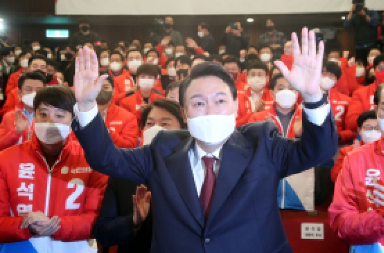 Yoon confirms of victory, says he will repay the people