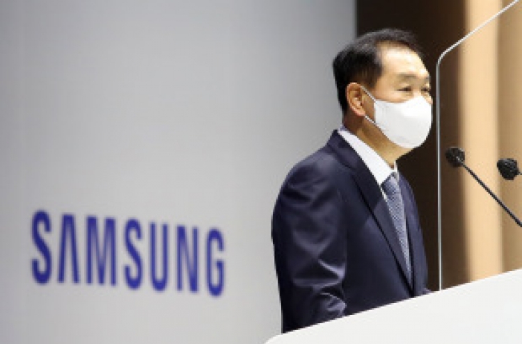 Samsung CEO apologizes for stifling phone performance