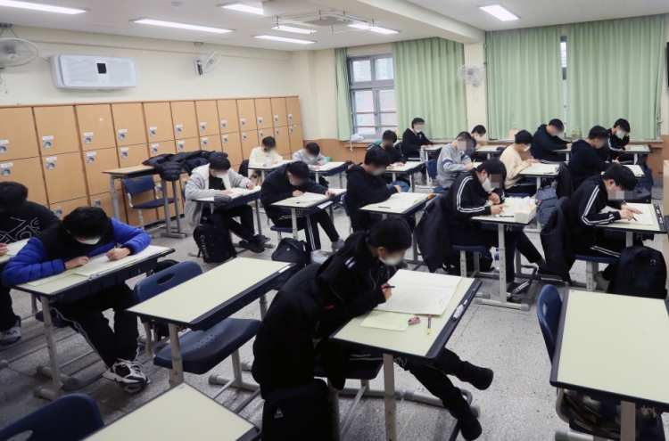 Education Ministry takes step back, looks into allowing confirmed students to take midterms