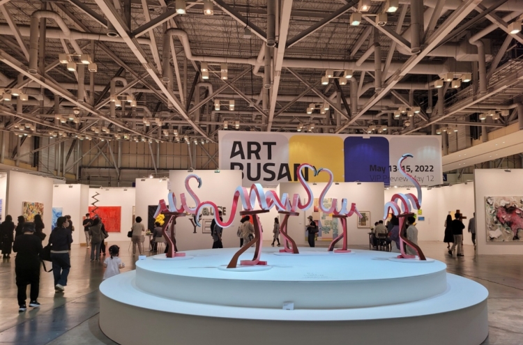 [From the Scene] Art Busan continues upbeating art market, expects to break another sales record