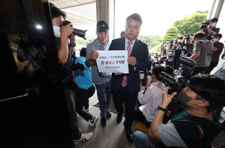 Lee Dae-jun’s family files criminal complaint against ex-Moon officials