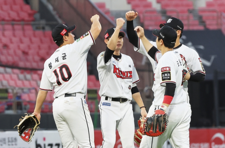 Key player's injury adds intrigue to battle for KBO postseason spots