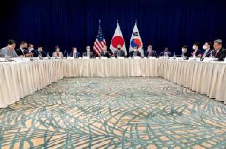S. Korea, U.S., Japan FMs hold talks in Bali on N. Korea