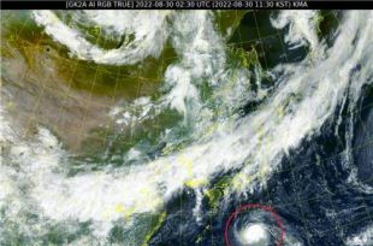 Typhoon Hinnamnor on its way