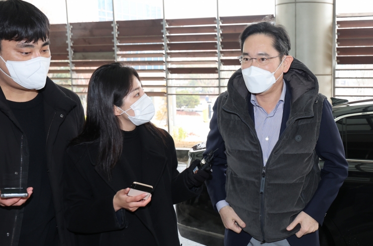 Samsung chief's puffer vest sells out in one day