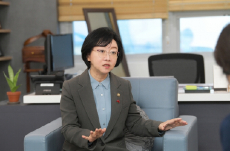 [Herald Interview] Korea should treat drug abuse epidemic as it did COVID-19: minister