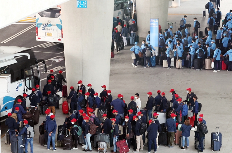 [Newsmaker] Foreign workers fluent in Korean to receive visa extension benefits