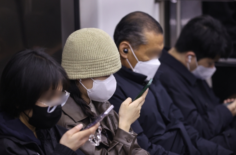 ‘No major difficulties’ in lifting mask rule on public transport, says top COVID official
