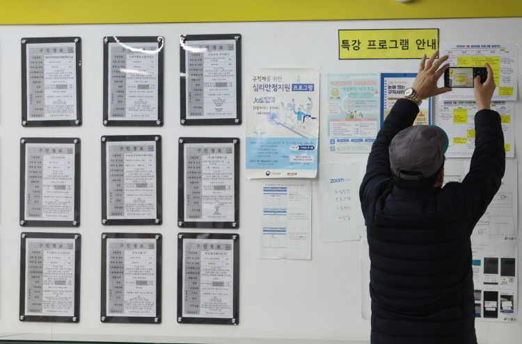 Number of working Koreans past 60 hits record high