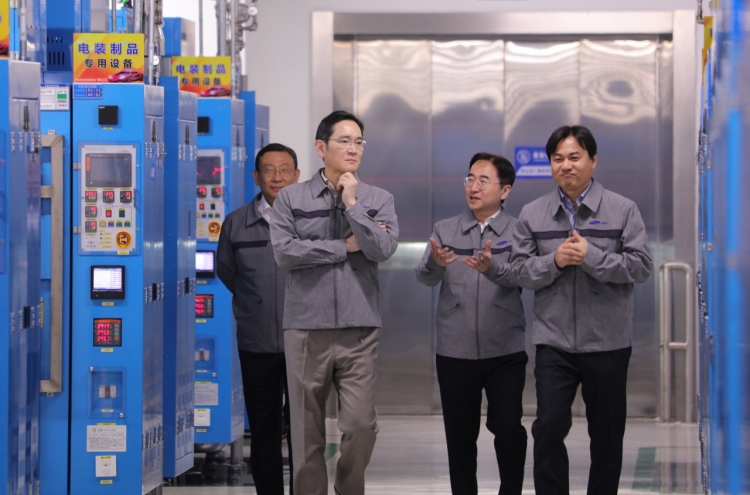 How Samsung, Hyundai tackle the China dilemma