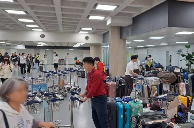 School-trip luggage causes massive flight delays at Gimpo, Jeju Airports