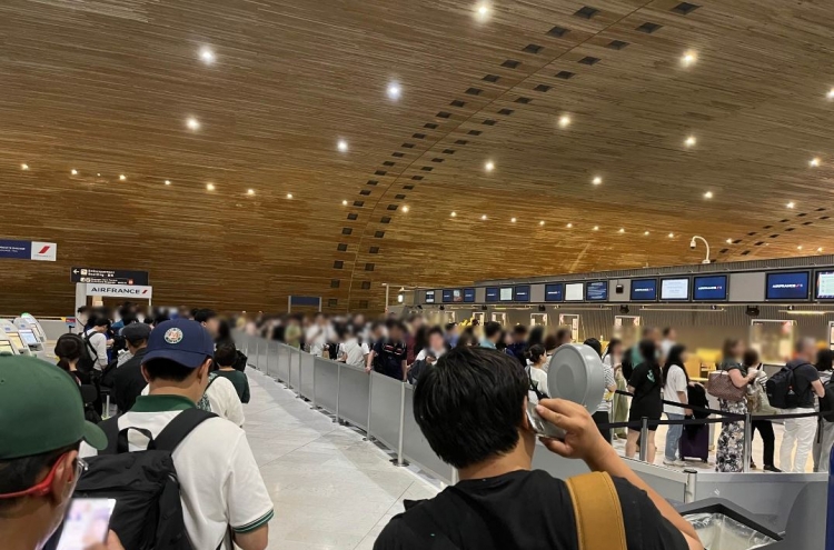 Passengers on Korean Air flight stranded for hours in Paris