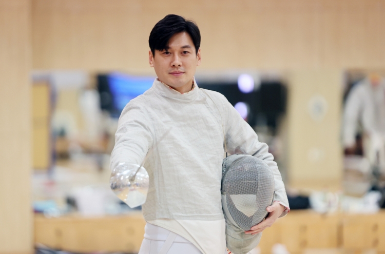 Sabre fencer, swimming relay team eye historic medals