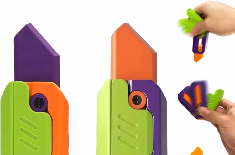 Carrot knife craze: Parents panic over fidget toy fad