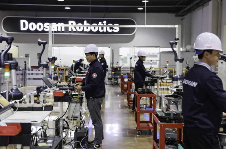 [From the Scene] Doosan to double output of 'cobots' with advanced but cheaper sensors by 2024
