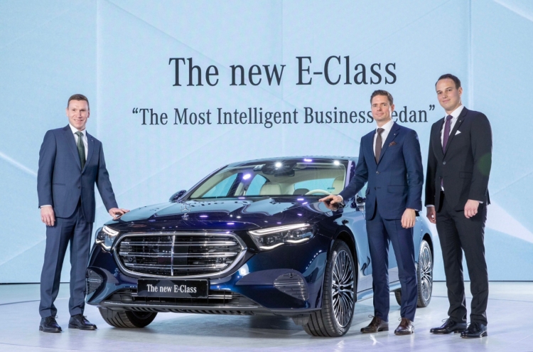 Mercedes-Benz debuts new E-Class, taking cue from Korean drivers