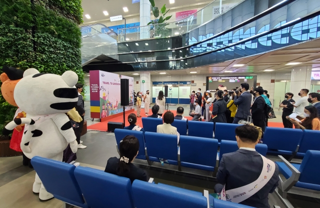 Officials at Yangyang International Airport in Gangwon Province prepare to welcome a group of travelers from the Philippines on Saturday, amid eased travel restrictions. (Yonhap)