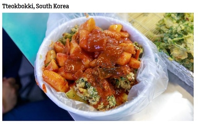 Gimbap and tteokbokki, Korea’s two popular street foods, have been named to CNN’s list of the top 50 street foods in Asia. (CNN)