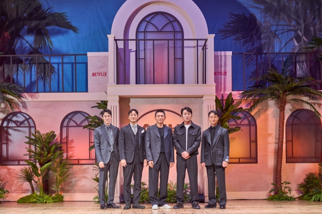 From left: Actors Yoo Yeon-seok, Park Hae-soo, Hwang Jung-min, Ha Jung-woo and Jo Woo-jin pose for photos before a press conference at Josun Palace in Gangnam, southern Seoul. (Netflix)