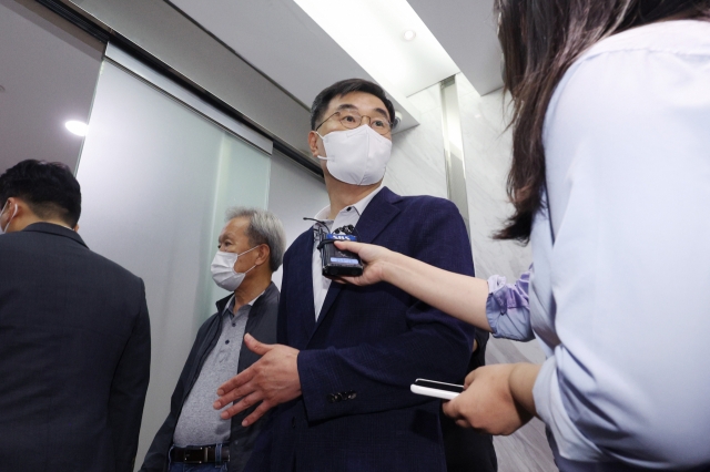 Brig. Gen. Jeon Ik-soo, who was accused of dereliction of duty while investigating Sgt. Lee Ye-ram’s case in June last year, arrives at the independent special probe office located in Seodaemun-gu, Seoul, to attend the investigation, Aug. 27. (Yonhap)