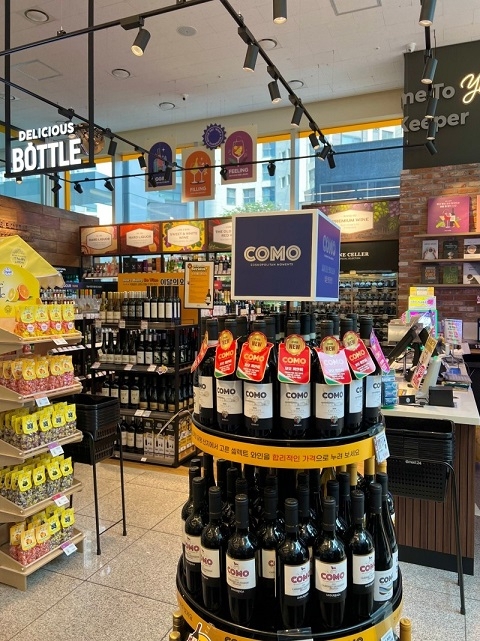 This E-mart24 convenience store in Cheonho-dong, southeastern Seoul, has nearly 700 alcohol options on sale. (Choi Jae-hee/The Korea Herald)