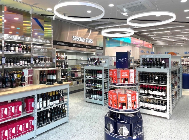 A GS25 convenience store in Hyoja-dong in Jeonju, North Jeolla Province, sells more than 1,000 liquor products, including wine, spirits, traditional liquor and craft beer. (GS25)