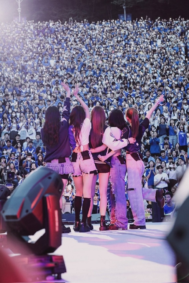 Members of rookie girl group Le Sserafim pose for a photo during their performance at Yonsei University's 