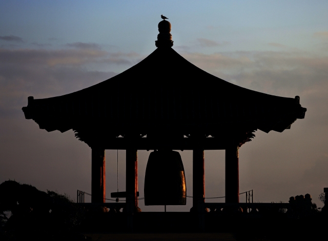 The Korean Bell of Friendship and Bell Pavilion, which South Korea gifted to the people of the US on its 200th birthday in 1976, is located at the Angels Gate Park in San Pedro, California.Photo © Hyungwon Kang