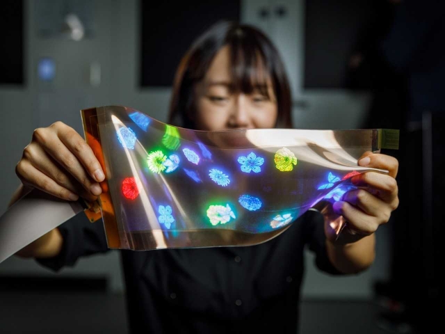 LG Display's stretchable display that boasts a 20 percent elongation rate (LG Display)