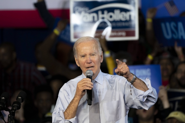 US President Joe Biden speaks at a campaign rally for Democratic gubernatorial candidate Wes Moore at Bowie State University in Bowie, Maryland, Monday. Moore faces Republican state Rep. Dan Cox in Tuesday's general election. AFP-Yonhap