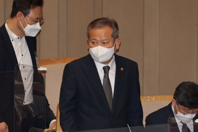 Interior and Safety Minister Lee Sang-min attends a parliamentary meeting on Monday. (Yonhap)