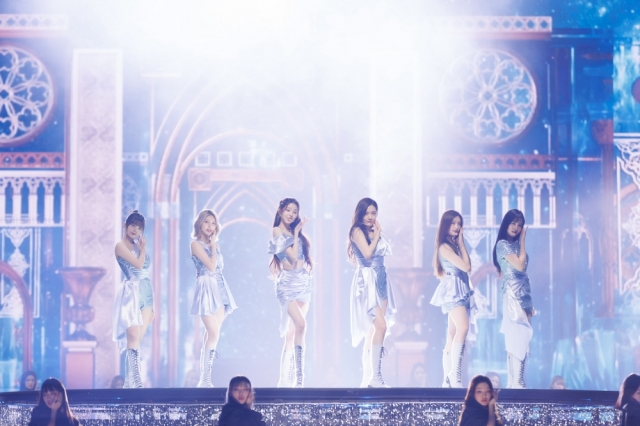 K-pop group Ive performs during the 2022 Melon Music Awards ceremony that took place at the Gocheok Sky Dome in Seoul on Saturday. (Kakao Entertainment)