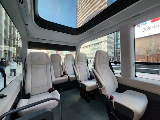 The passenger section of the autonomous bus. (Choi Jae-hee / The Korea Herald)