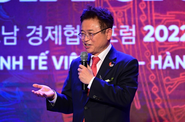 Lee Cheol-woo, governor of North Gyeongsang Province, during the Korea-Vietnam Economic Cooperation Forum held on Friday in Hanoi, Vietnam, Friday. (Park Hae-mook/The Korea Herald)