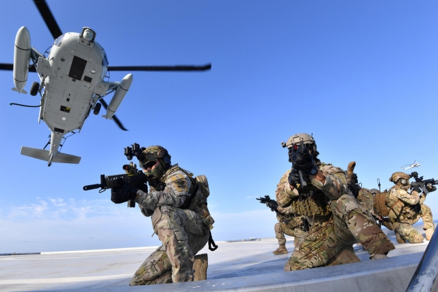 In the Aug. 25, 2019, file photo, service members carry out a military drill on South Korea's easternmost islets of Dokdo in the East Sea to deter trespassers. (Yonhap)