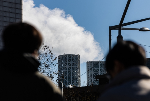 The Seoul branch of Korea Midland Power is activated for power production amid a cold snap on Jan. 3. (Yonhap)