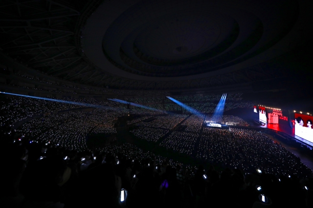 Enhypen performs at Kyocera Dome in Osaka, Japan, Saturday. (Belift Lab)