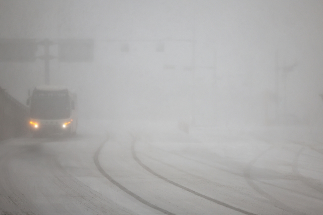 Snowstorim hits the road near Jeju International Airport, in the southern Jeju Islandon, Tuesday. (Yonhap)