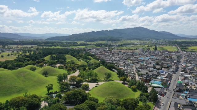 A view of Daereungwon in Gyeongju, North Gyeongsang Province (Gyeongju City)