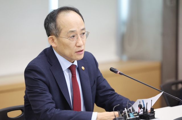 Finance Minister Choo Kyung-ho speaks during a meeting held in Seoul with ministry officials working at overseas embassies on Wednesday. (Ministry of Economy and Finance)