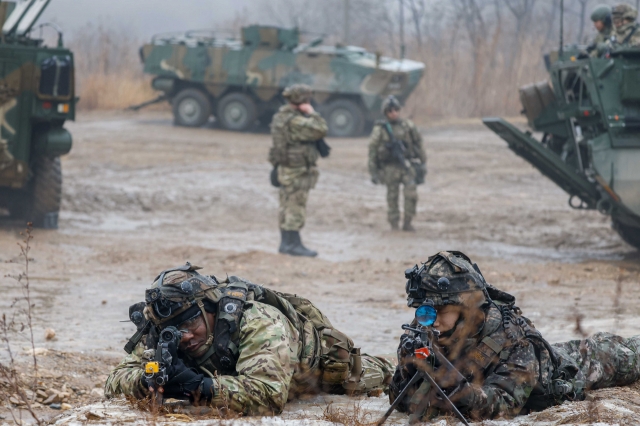 This file photo, taken Jan. 13, shows South Korean and US soldiers engaging in combined drills at a training site in Paju, 28 kilometers northwest of Seoul. (Yonhap)