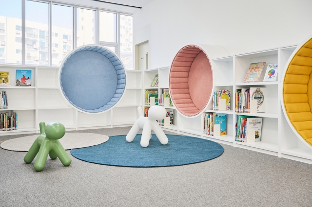 A family space at Buk-Seoul Museum of Art's expanded library (courtesy of the museum)